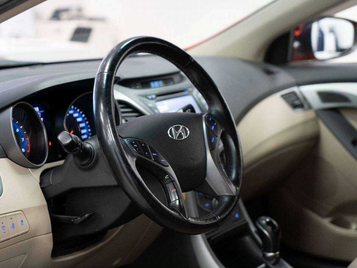 Купить Hyundai Elantra с пробегом. Фото: #4