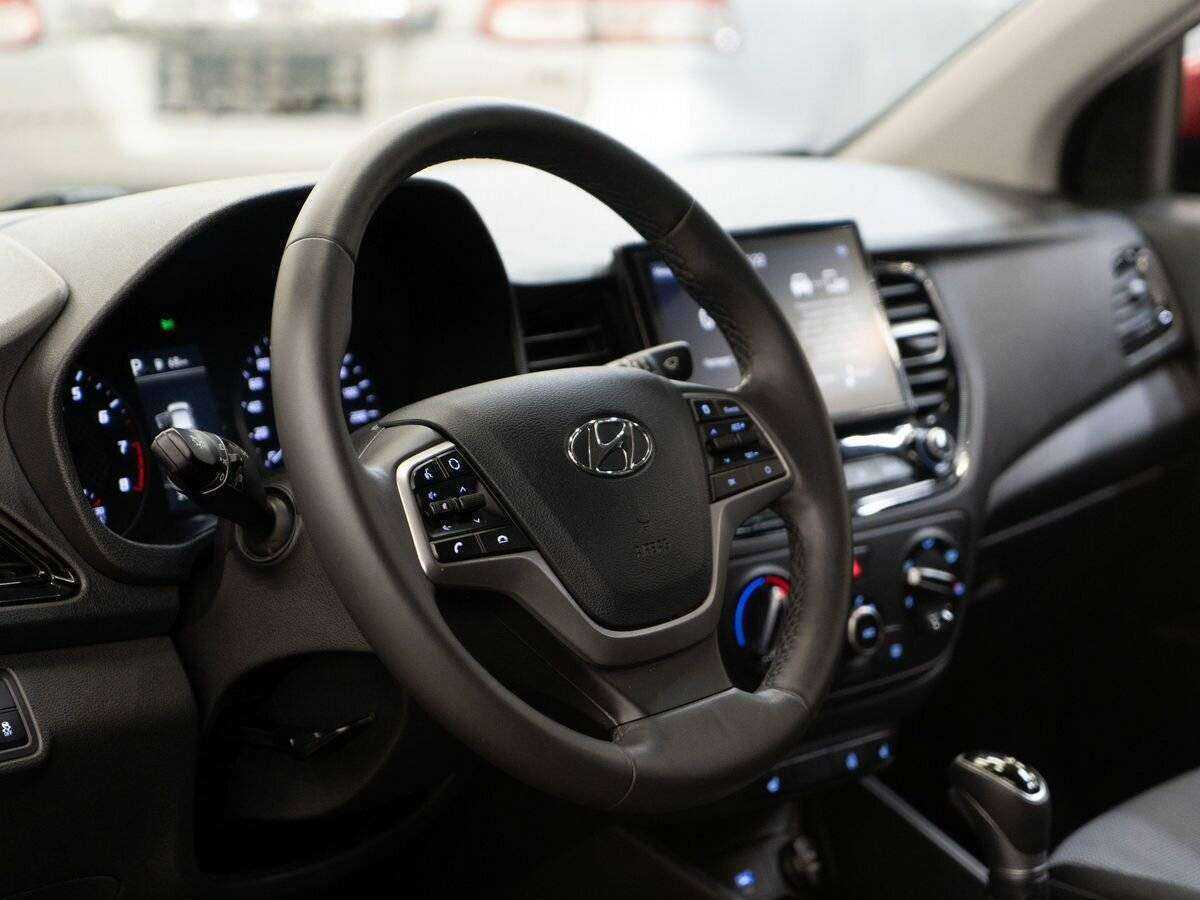 Купить Hyundai Solaris с пробегом. Фото: #4