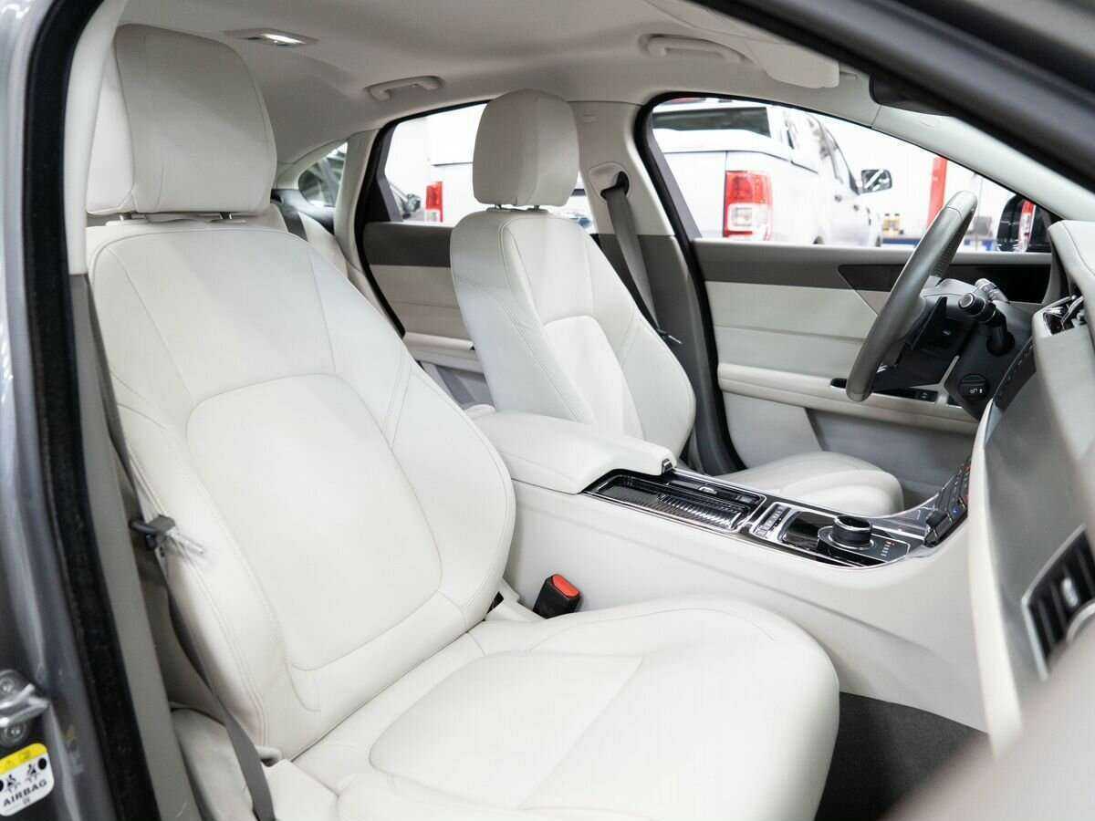 Купить Jaguar XF с пробегом. Фото: #8
