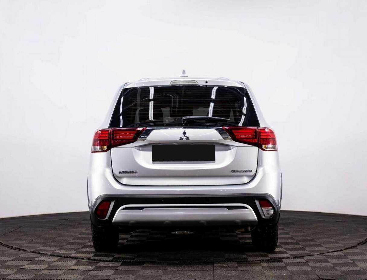 Купить Mitsubishi Outlander с пробегом. Фото: #4