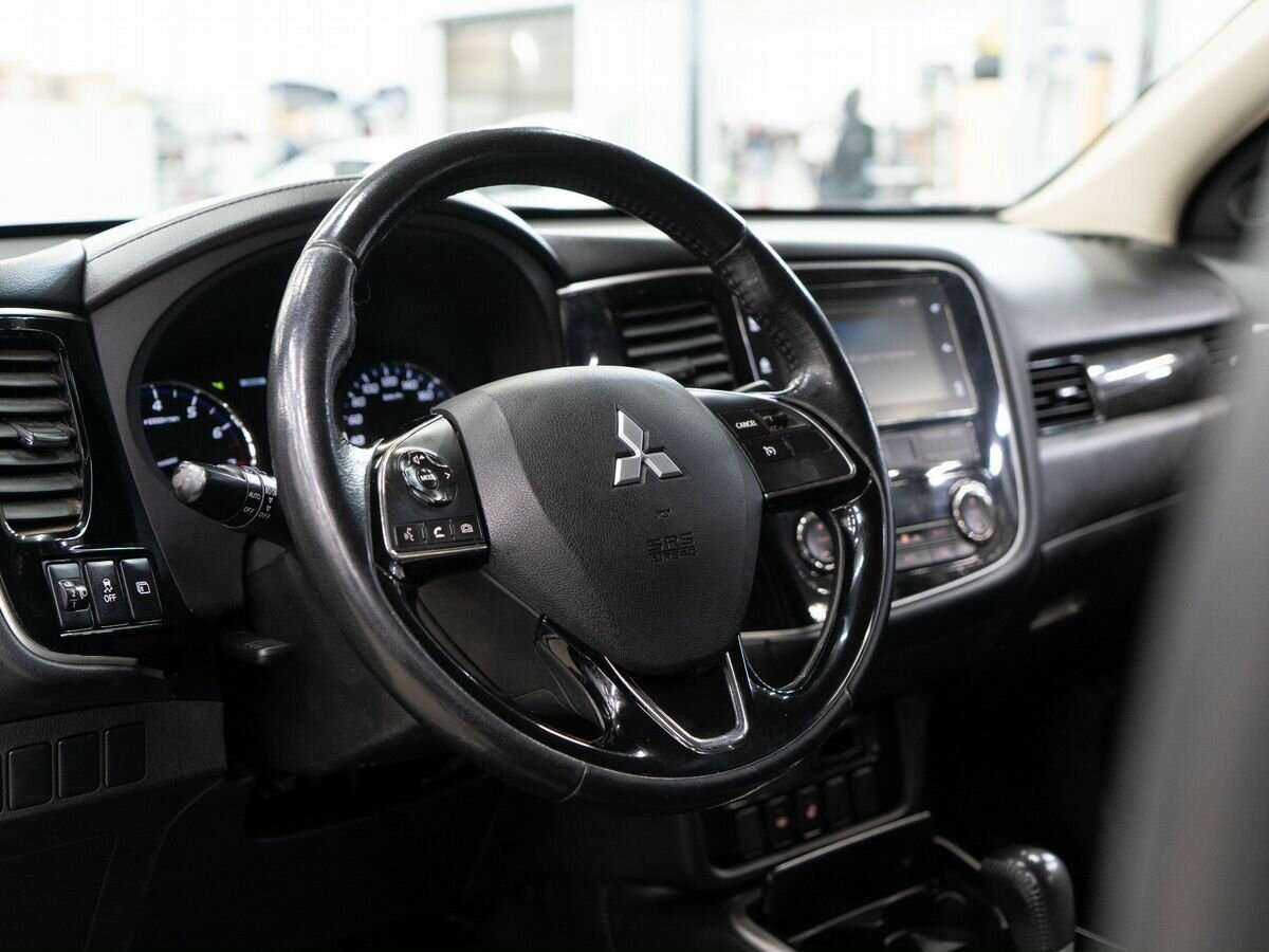Купить Mitsubishi Outlander с пробегом. Фото: #4