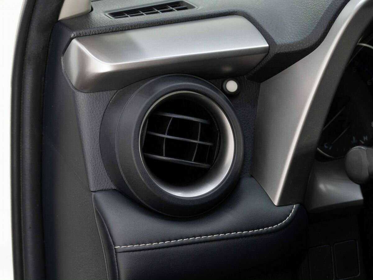 Купить Toyota RAV4 с пробегом. Фото: #24