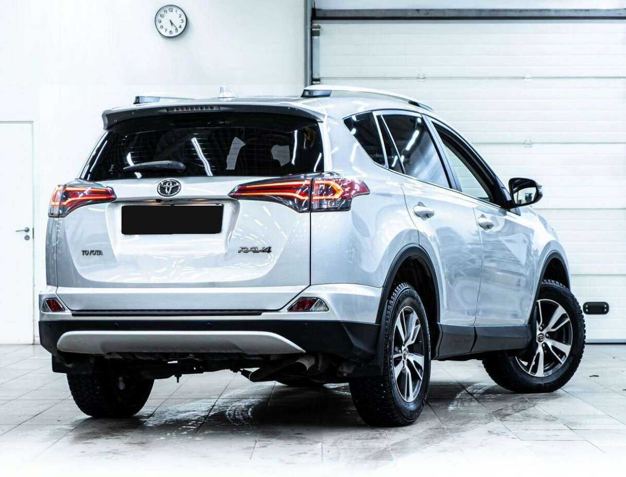 Купить Toyota RAV4 с пробегом. Фото: #2