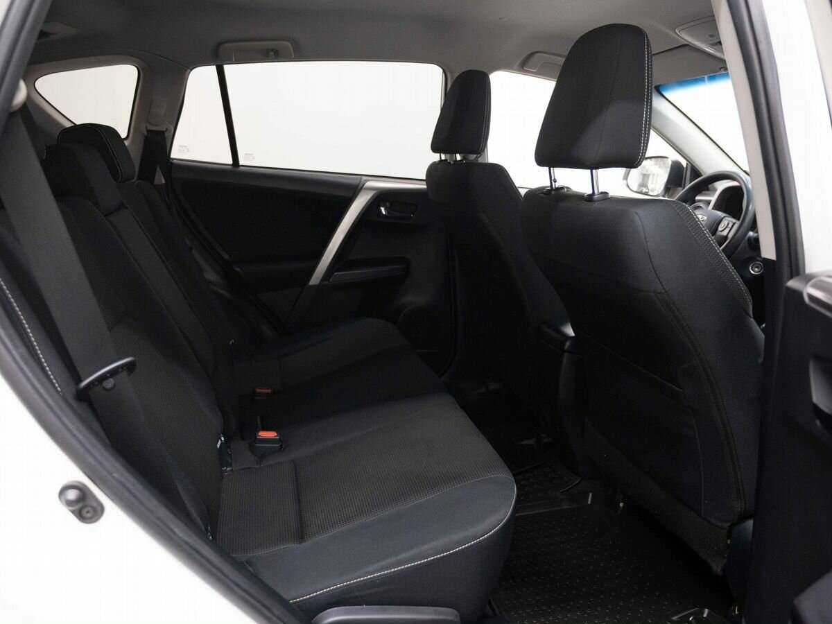 Купить Toyota RAV4 с пробегом. Фото: #12
