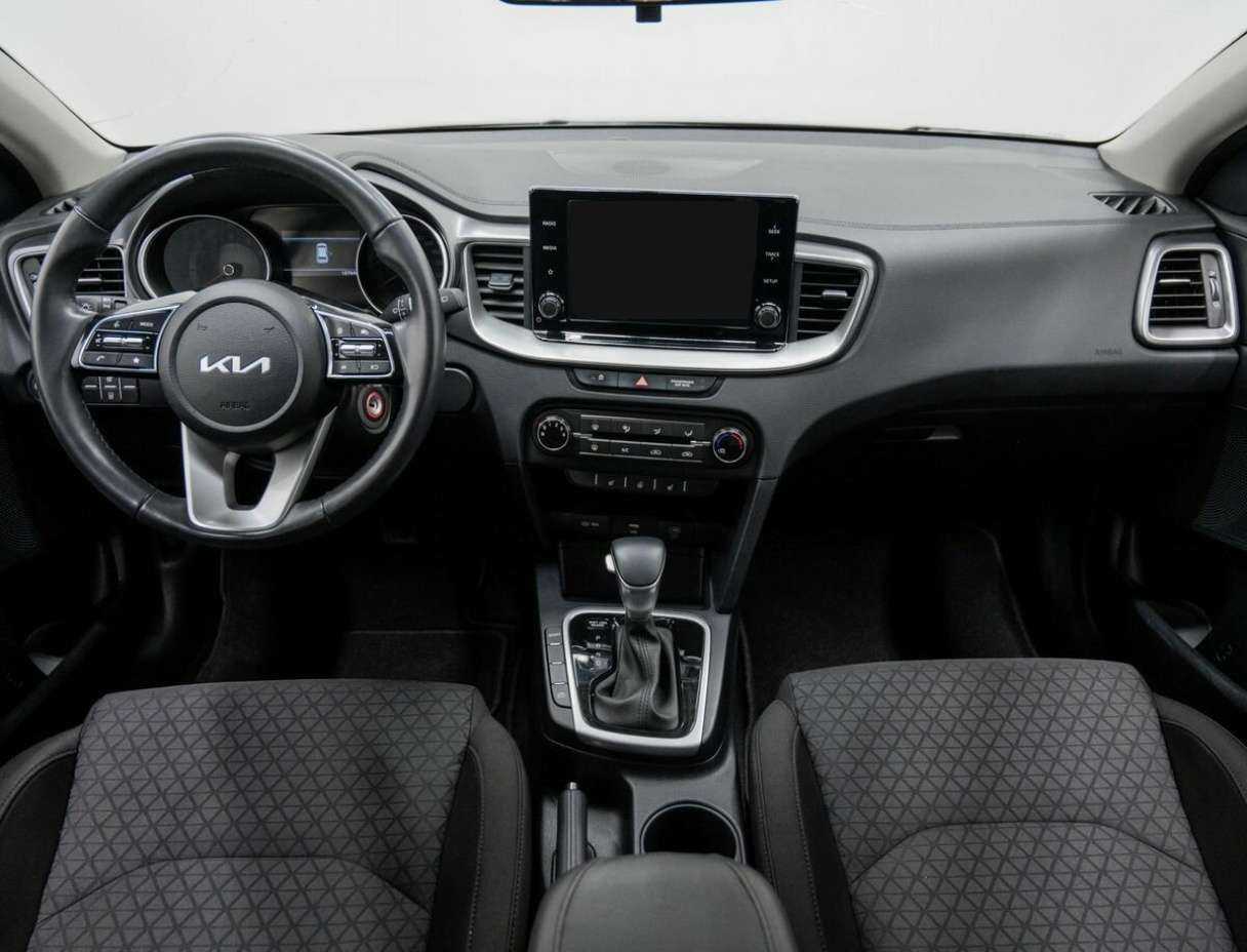 Купить Kia Ceed с пробегом. Фото: #10