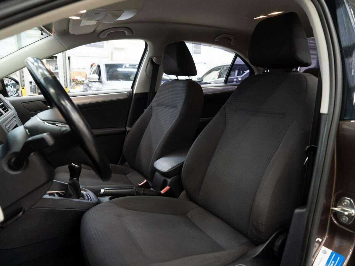 Купить Volkswagen Jetta с пробегом. Фото: #5