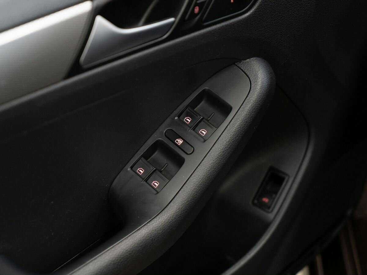 Купить Volkswagen Jetta с пробегом. Фото: #14