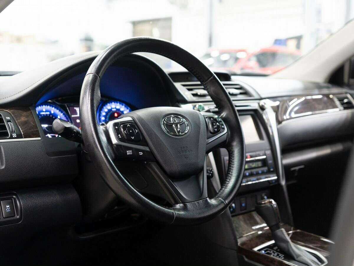 Купить Toyota Camry с пробегом. Фото: #4