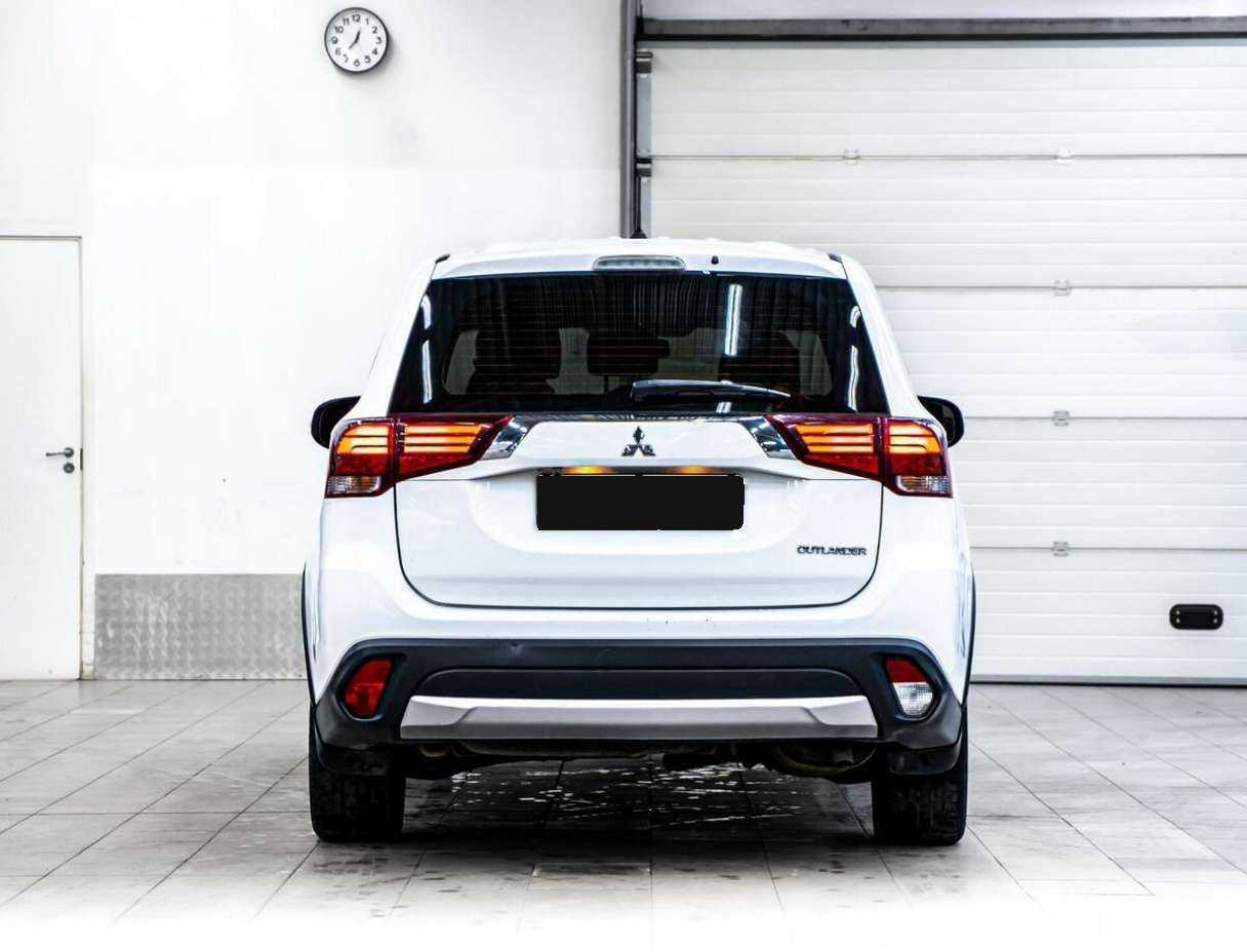 Купить Mitsubishi Outlander с пробегом. Фото: #4