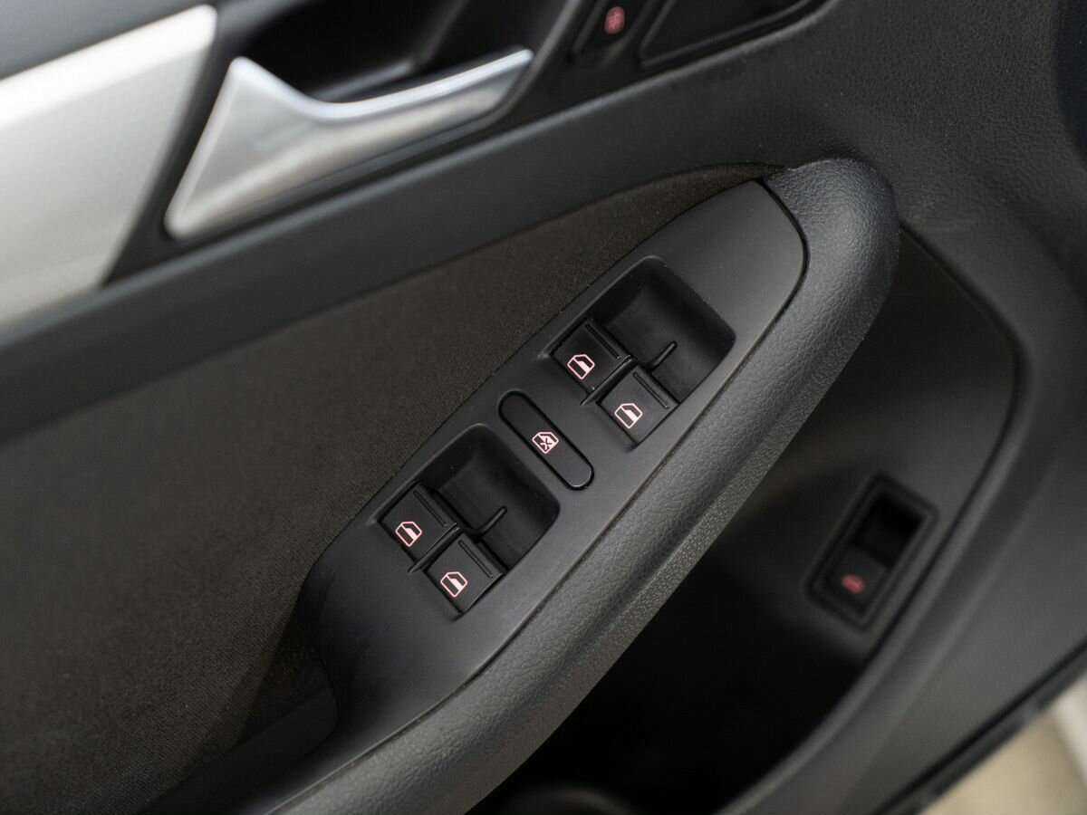 Купить Volkswagen Jetta с пробегом. Фото: #14