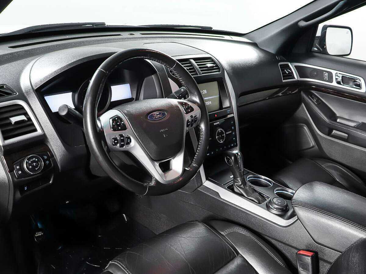 Купить Ford Explorer с пробегом. Фото: #15