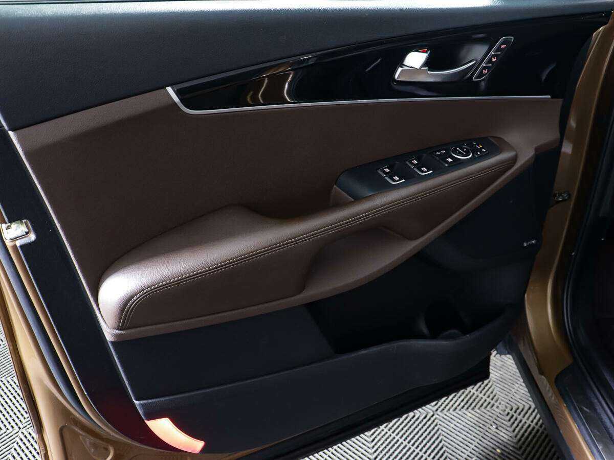 Купить Kia Sorento с пробегом. Фото: #16