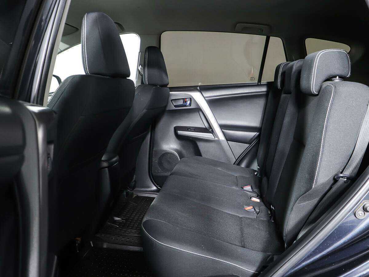 Купить Toyota RAV4 с пробегом. Фото: #9