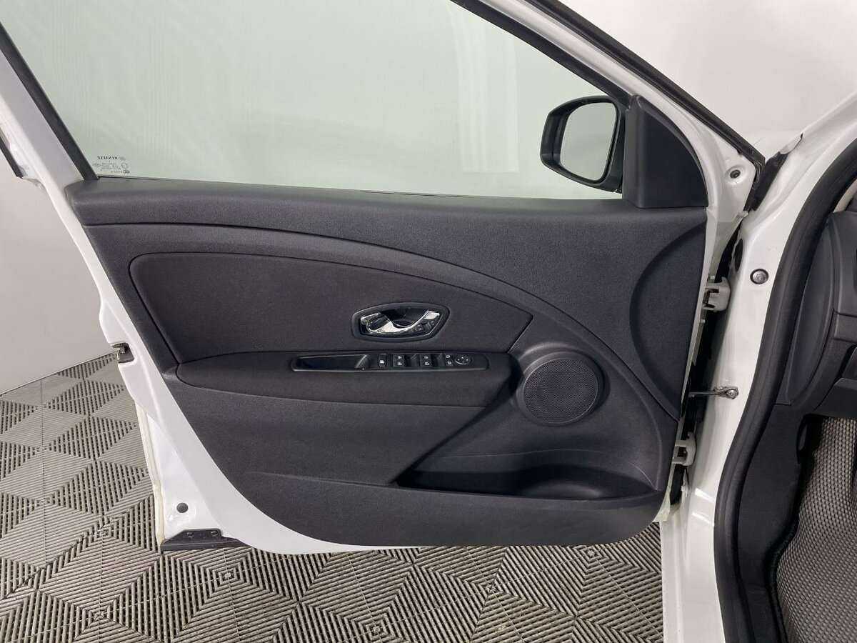 Купить Renault Fluence с пробегом. Фото: #7