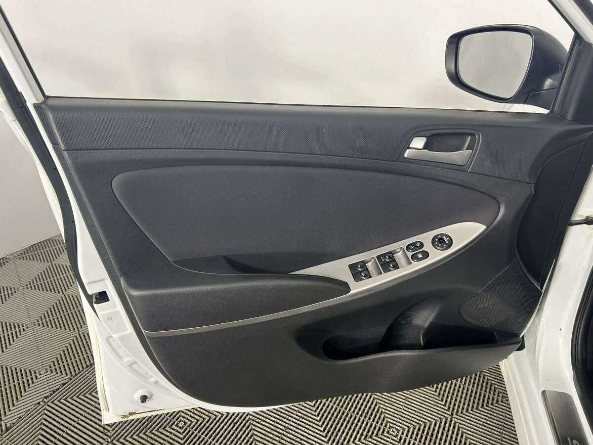 Купить Hyundai Solaris с пробегом. Фото: #7