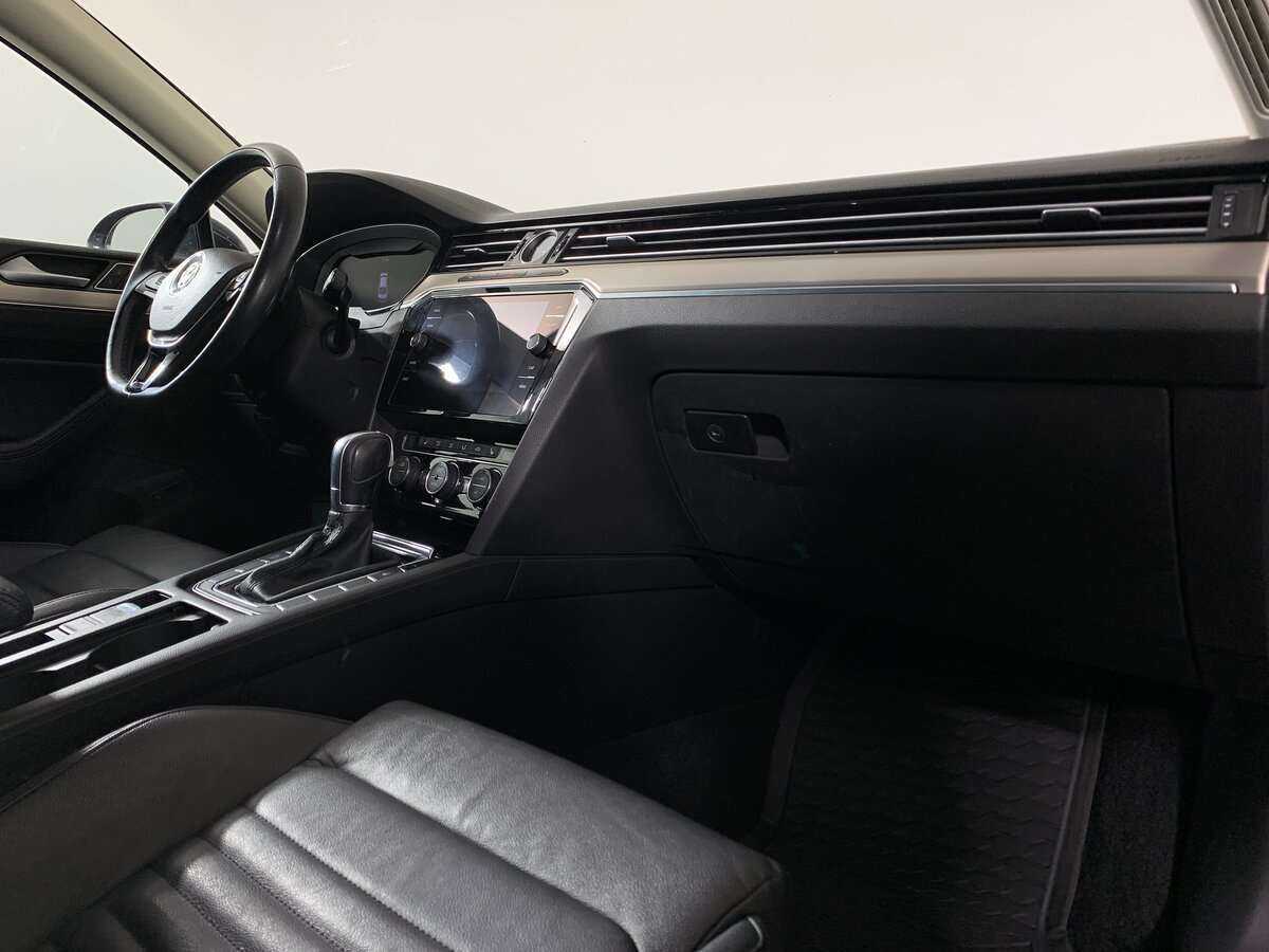 Купить Volkswagen Passat с пробегом. Фото: #10