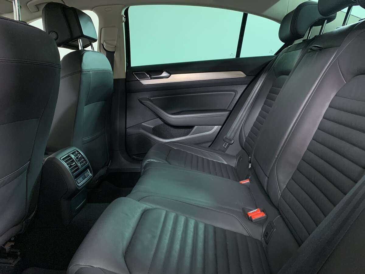 Купить Volkswagen Passat с пробегом. Фото: #15