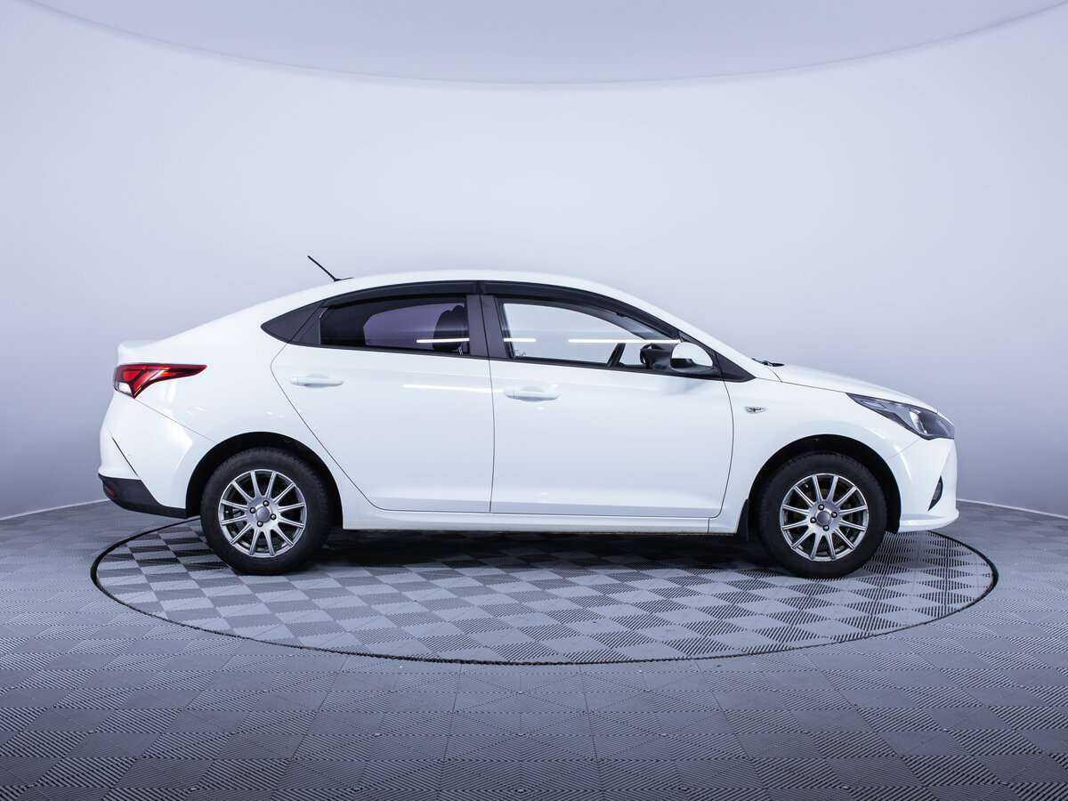Купить Hyundai Solaris с пробегом. Фото: #3