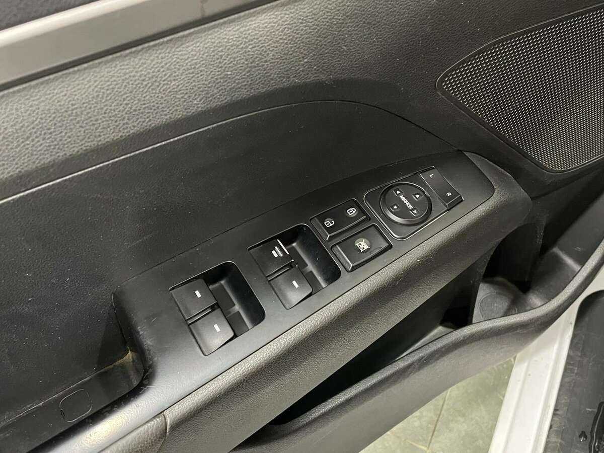 Купить Hyundai Elantra с пробегом. Фото: #10
