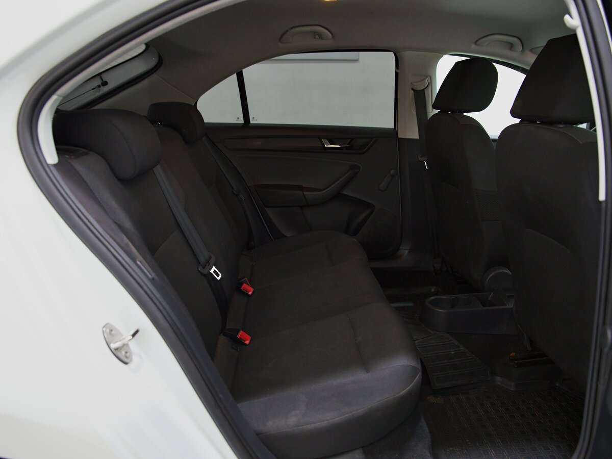 Купить Skoda Rapid с пробегом. Фото: #8
