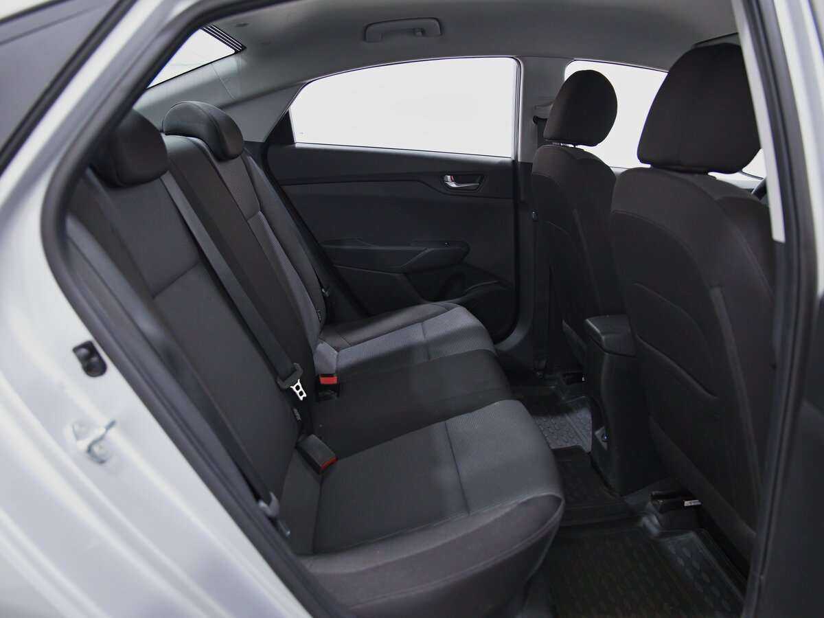 Купить Hyundai Solaris с пробегом. Фото: #4