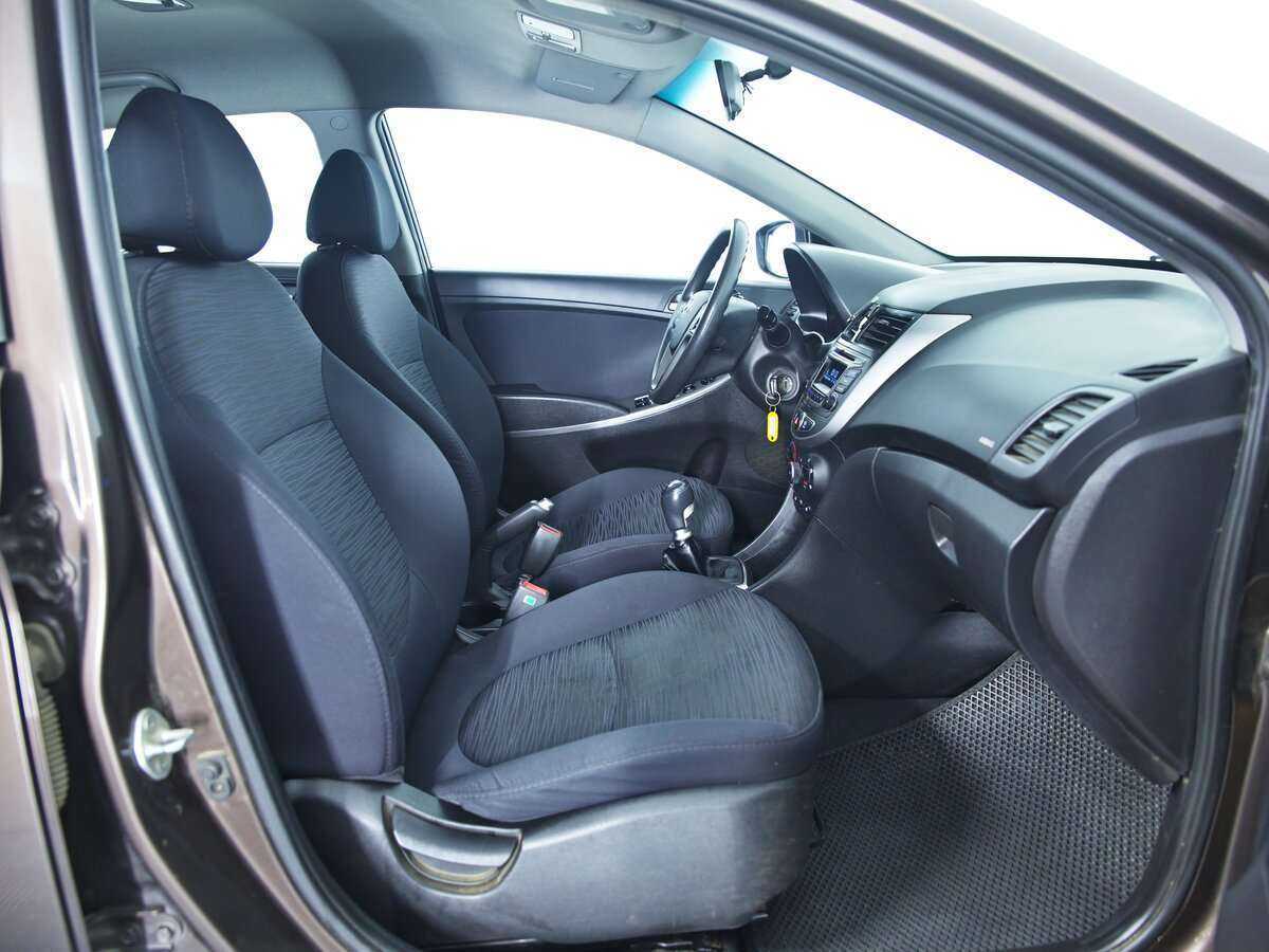 Купить Hyundai Solaris с пробегом. Фото: #9