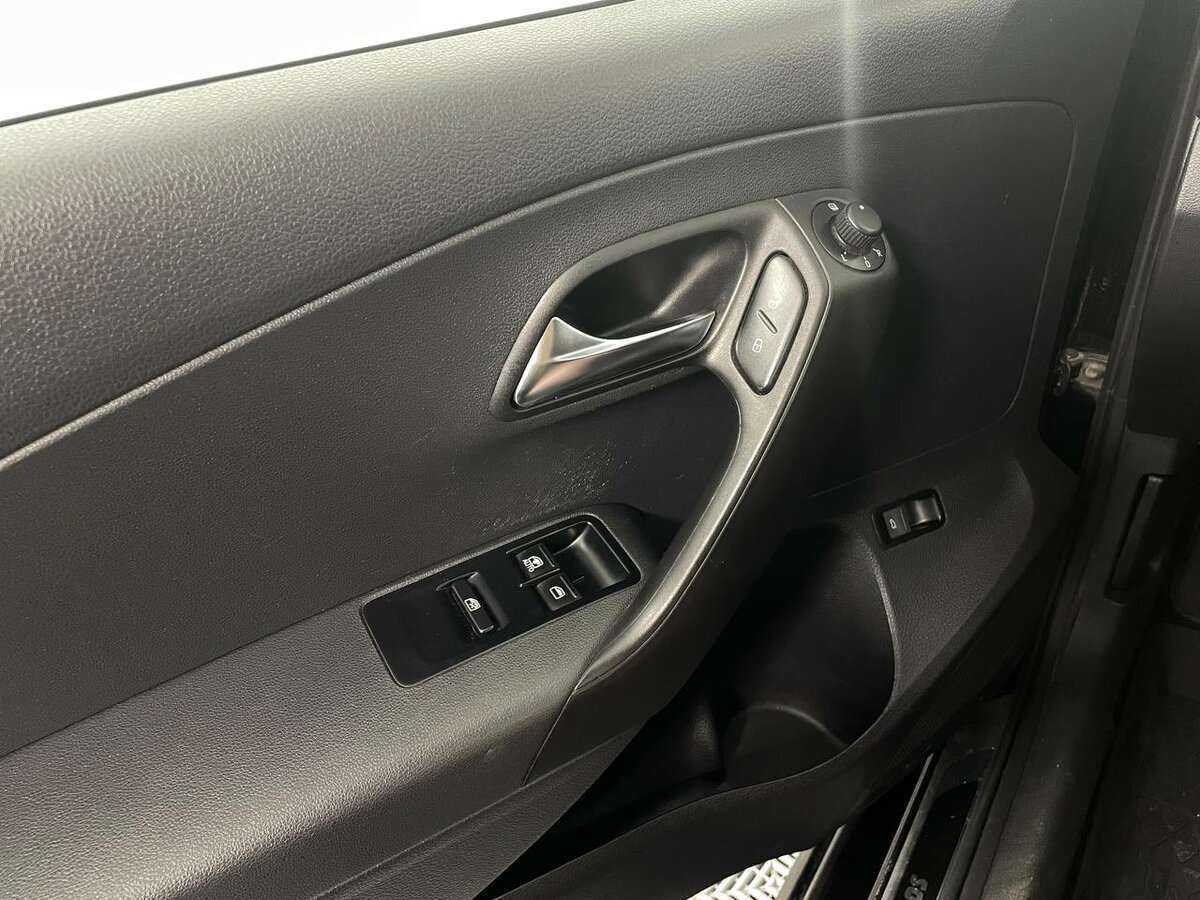 Купить Volkswagen Polo с пробегом. Фото: #11