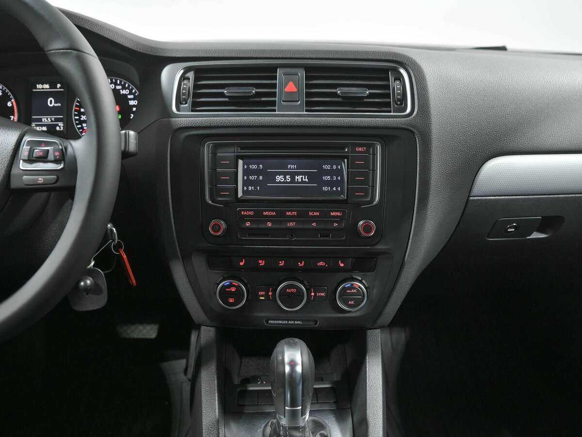 Купить Volkswagen Jetta с пробегом. Фото: #9