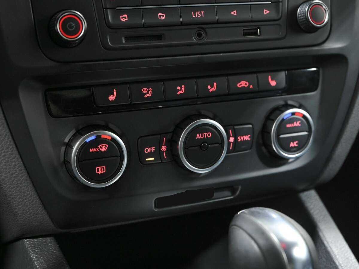 Купить Volkswagen Jetta с пробегом. Фото: #10