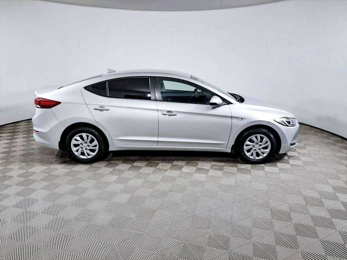 Купить Hyundai Elantra с пробегом. Фото: #3