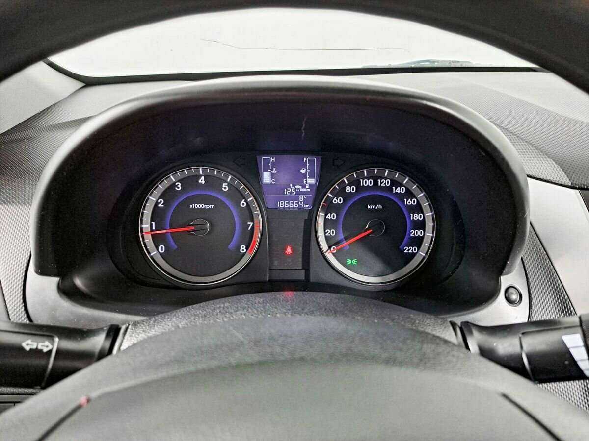 Купить Hyundai Solaris с пробегом. Фото: #10