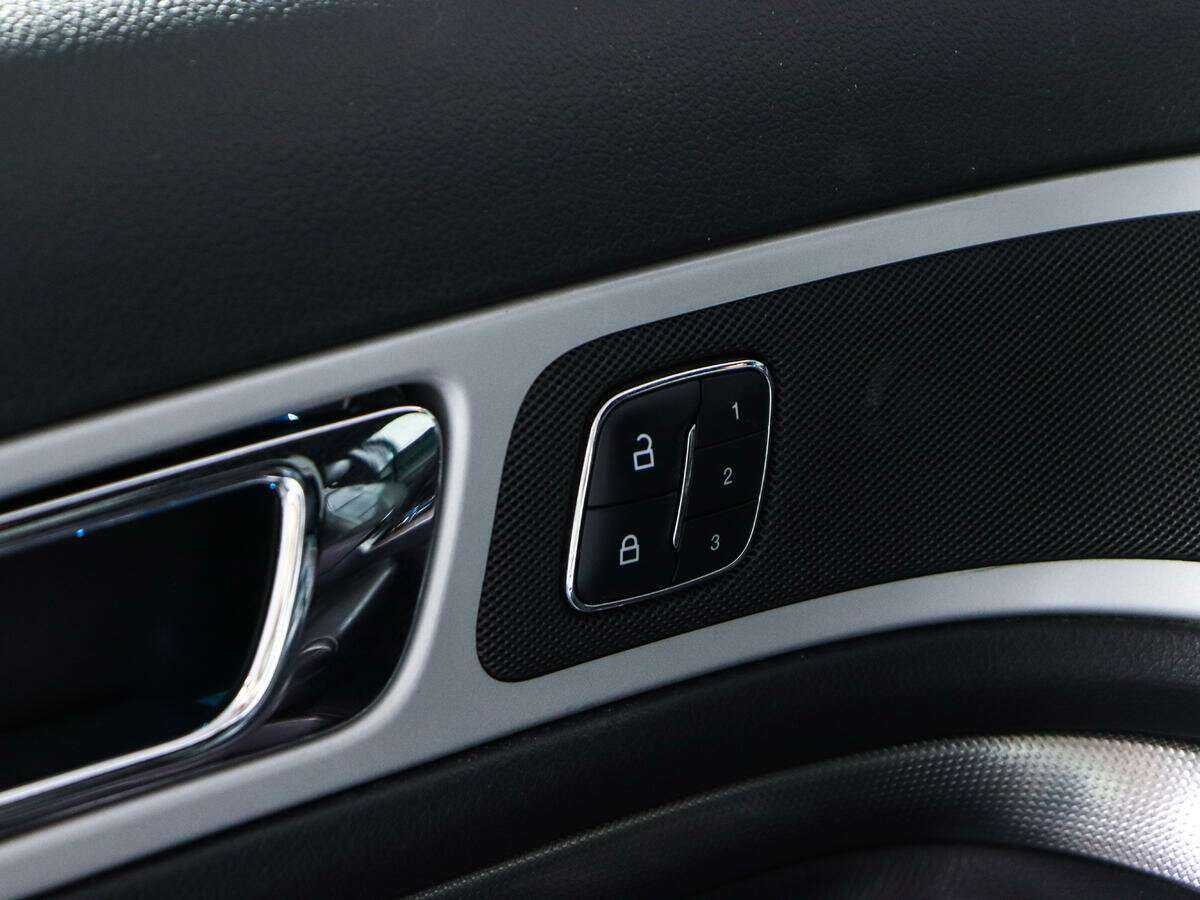 Купить Ford Explorer с пробегом. Фото: #19