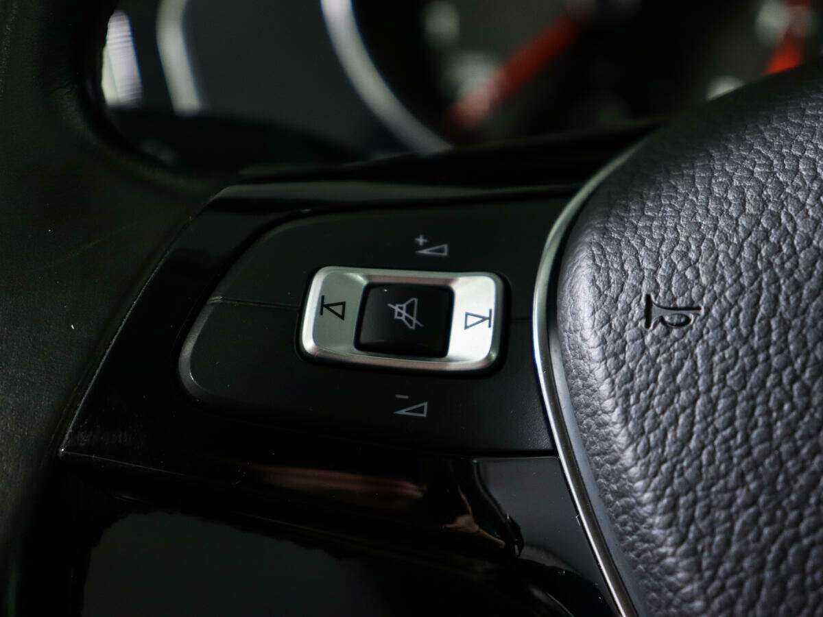 Купить Volkswagen Passat с пробегом. Фото: #17