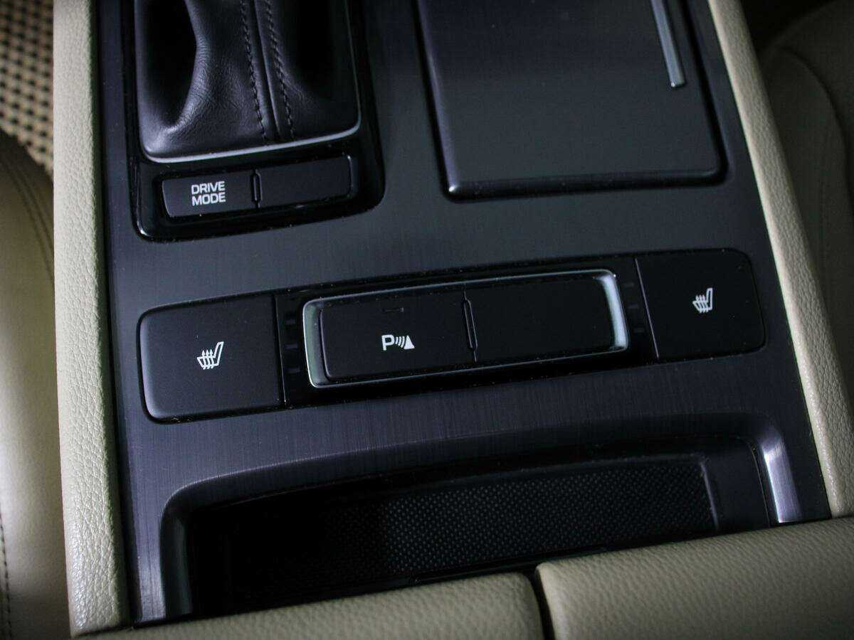 Купить Hyundai Genesis с пробегом. Фото: #18