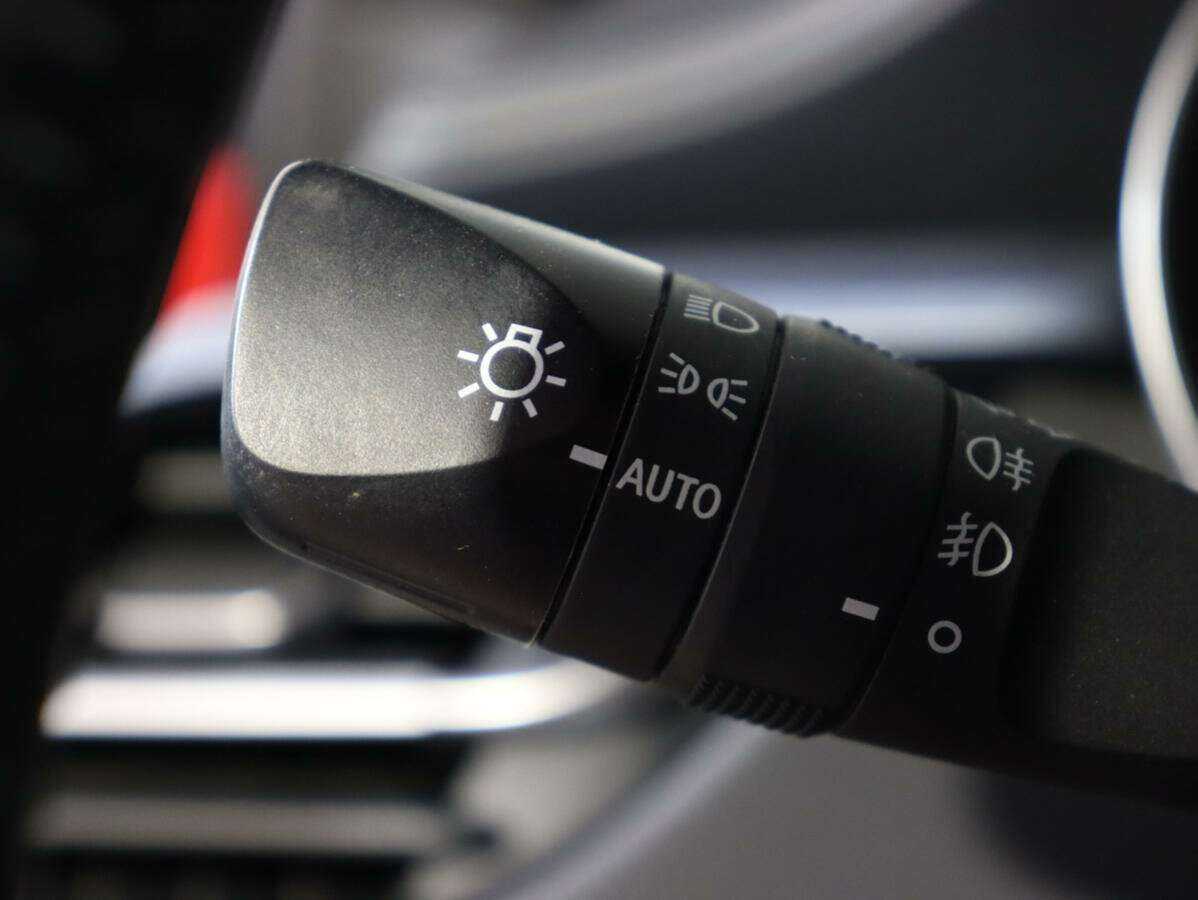 Купить Toyota C-HR с пробегом. Фото: #15