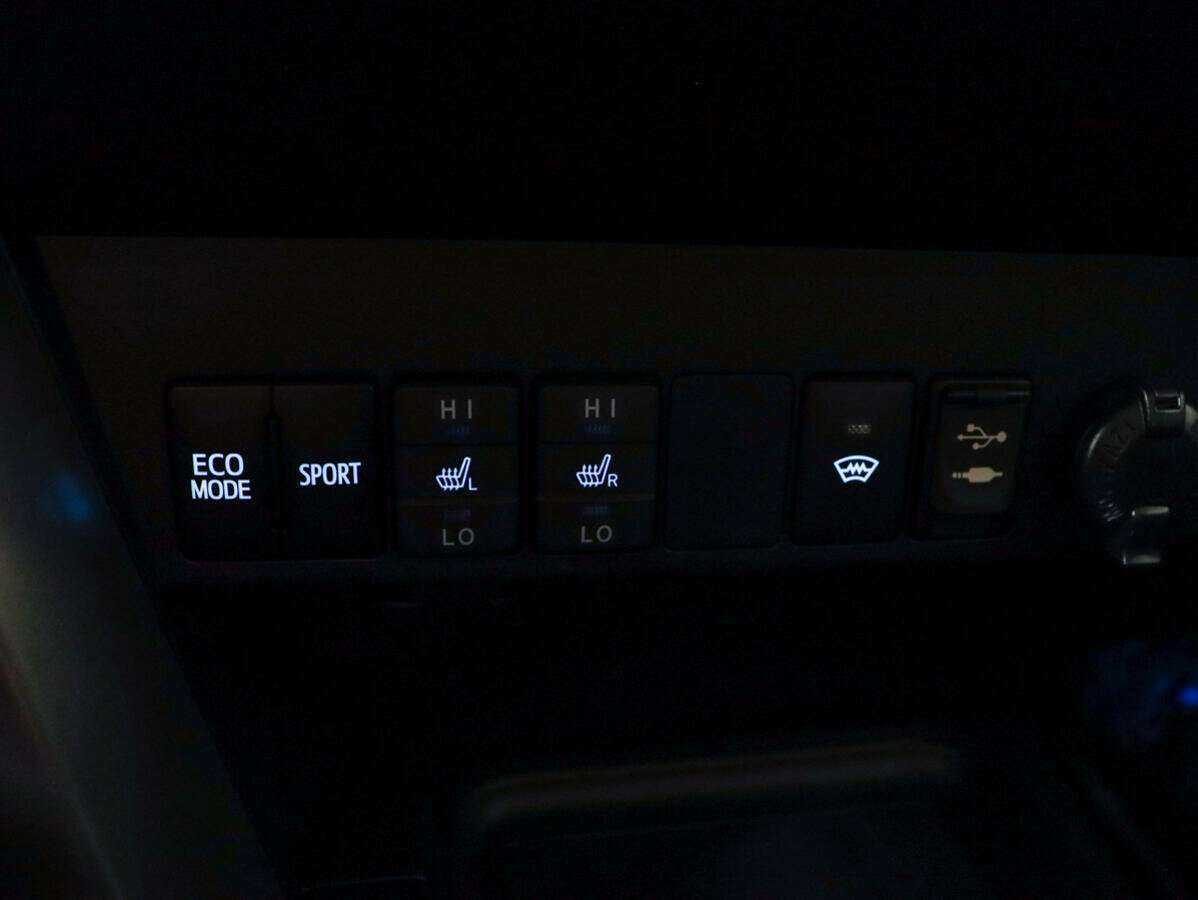 Купить Toyota RAV4 с пробегом. Фото: #16