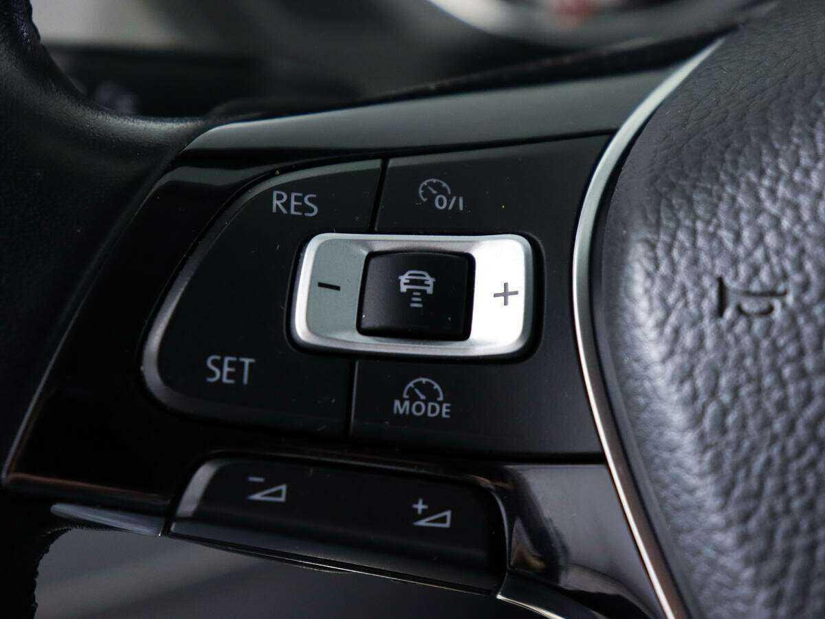 Купить Volkswagen Tiguan с пробегом. Фото: #18