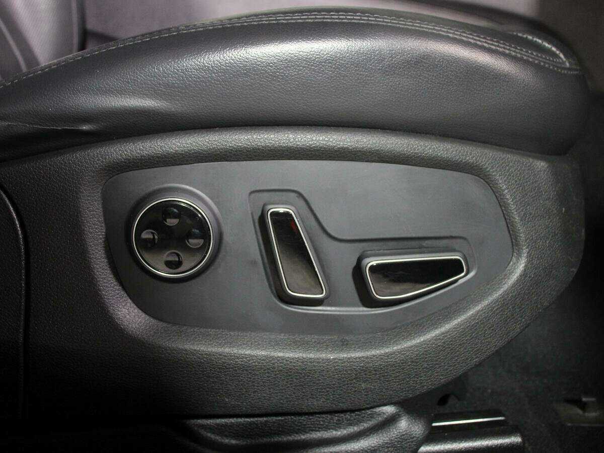 Купить Hyundai Genesis с пробегом. Фото: #13