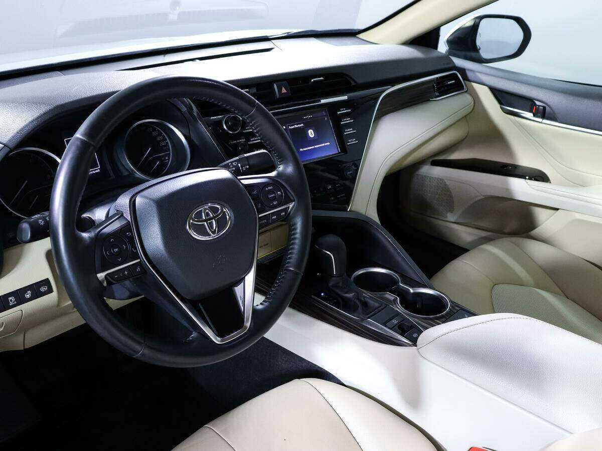 Купить Toyota Camry с пробегом. Фото: #10