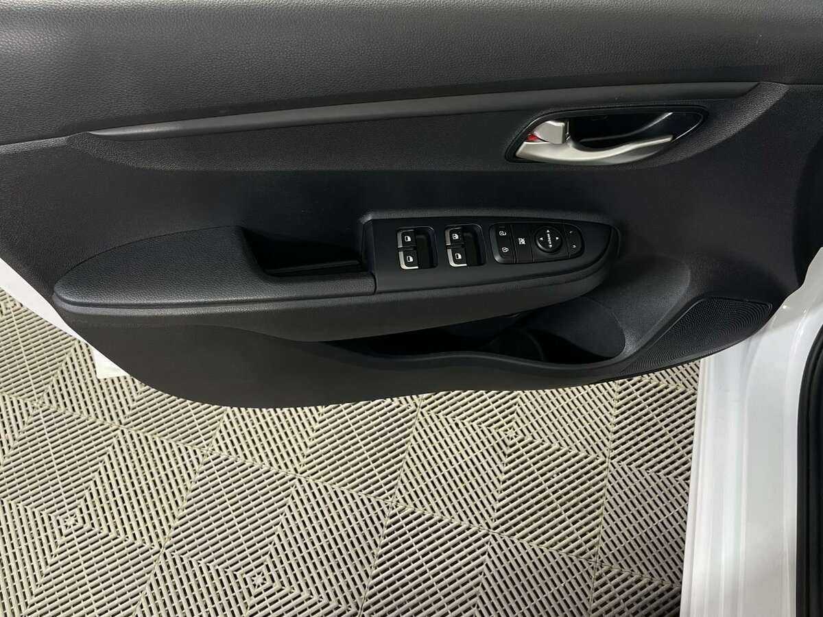 Купить Kia Rio с пробегом. Фото: #7