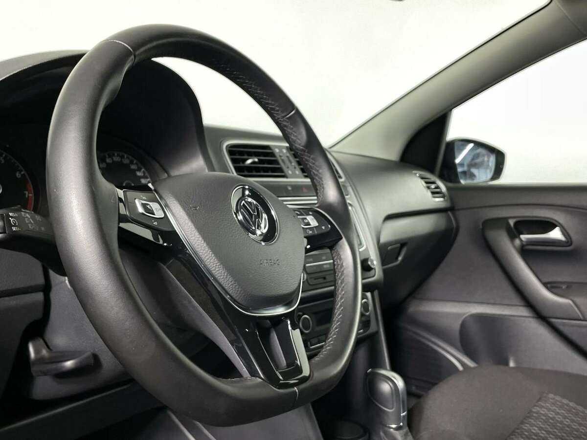 Купить Volkswagen Polo с пробегом. Фото: #13