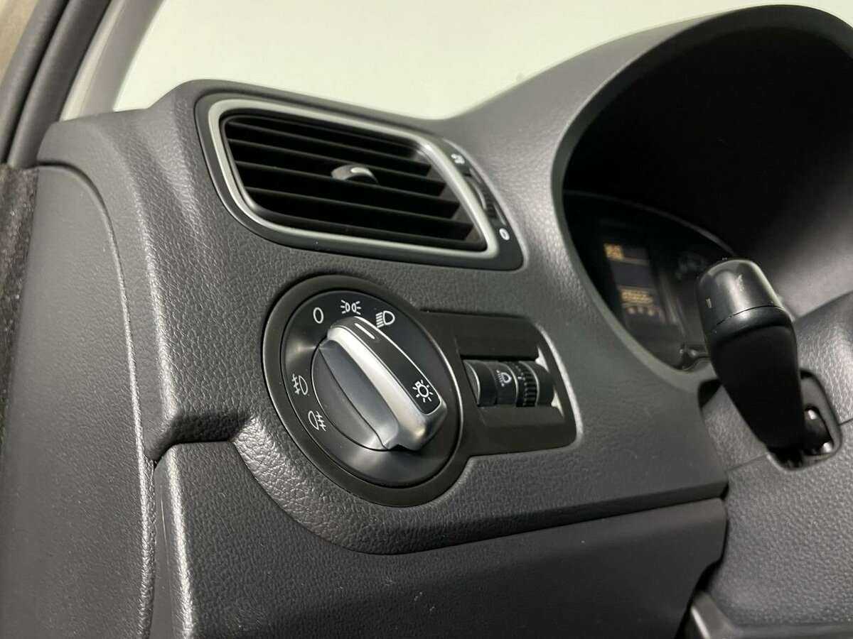 Купить Volkswagen Polo с пробегом. Фото: #7