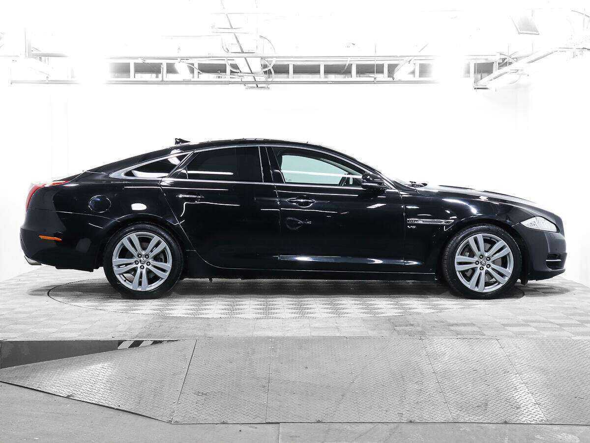 Купить Jaguar XJ с пробегом. Фото: #3