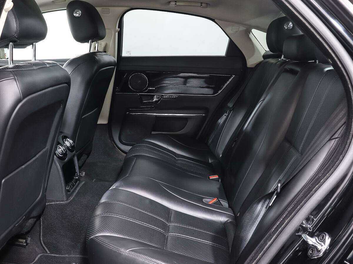 Купить Jaguar XJ с пробегом. Фото: #9