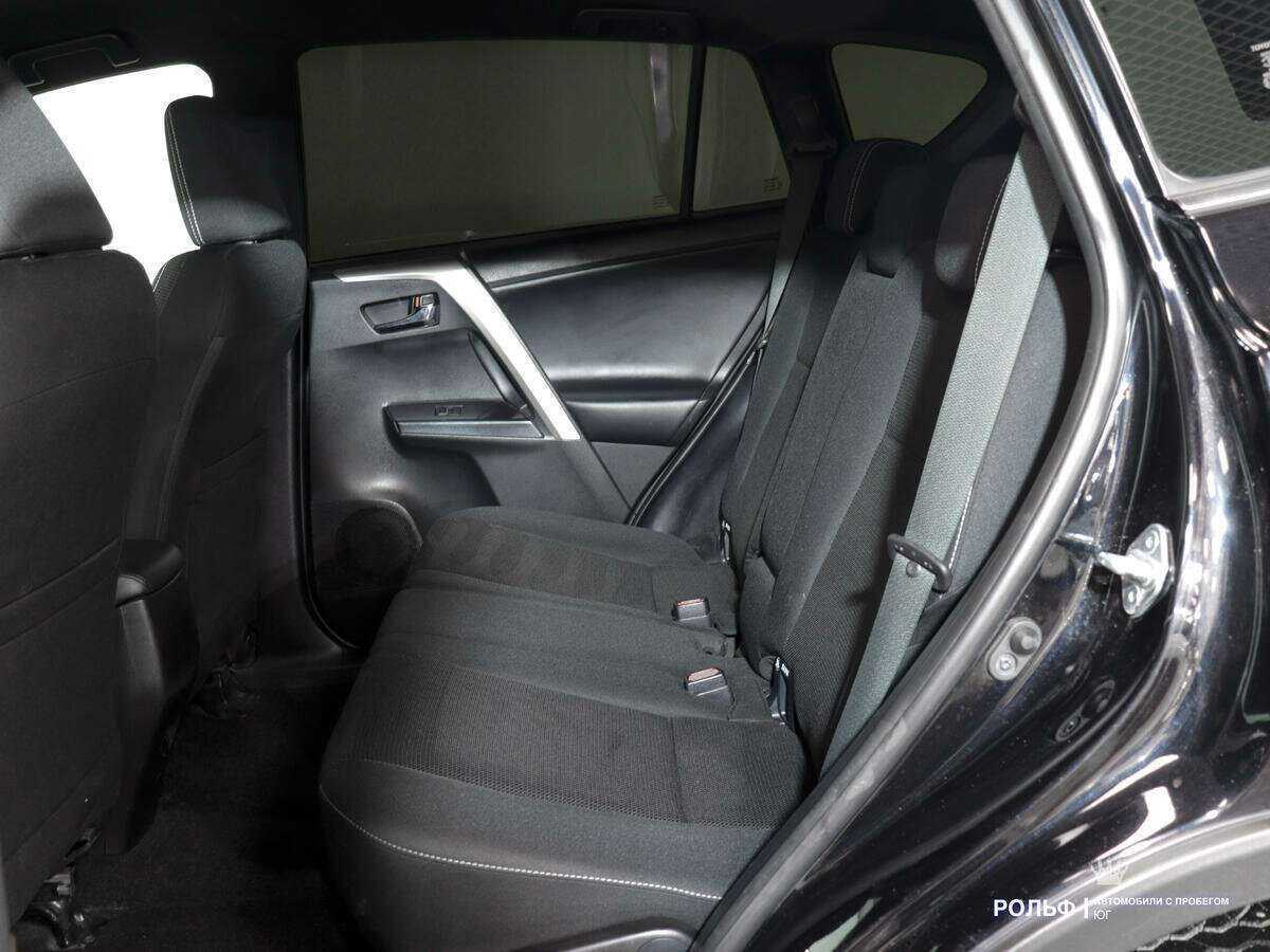 Купить Toyota RAV4 с пробегом. Фото: #8