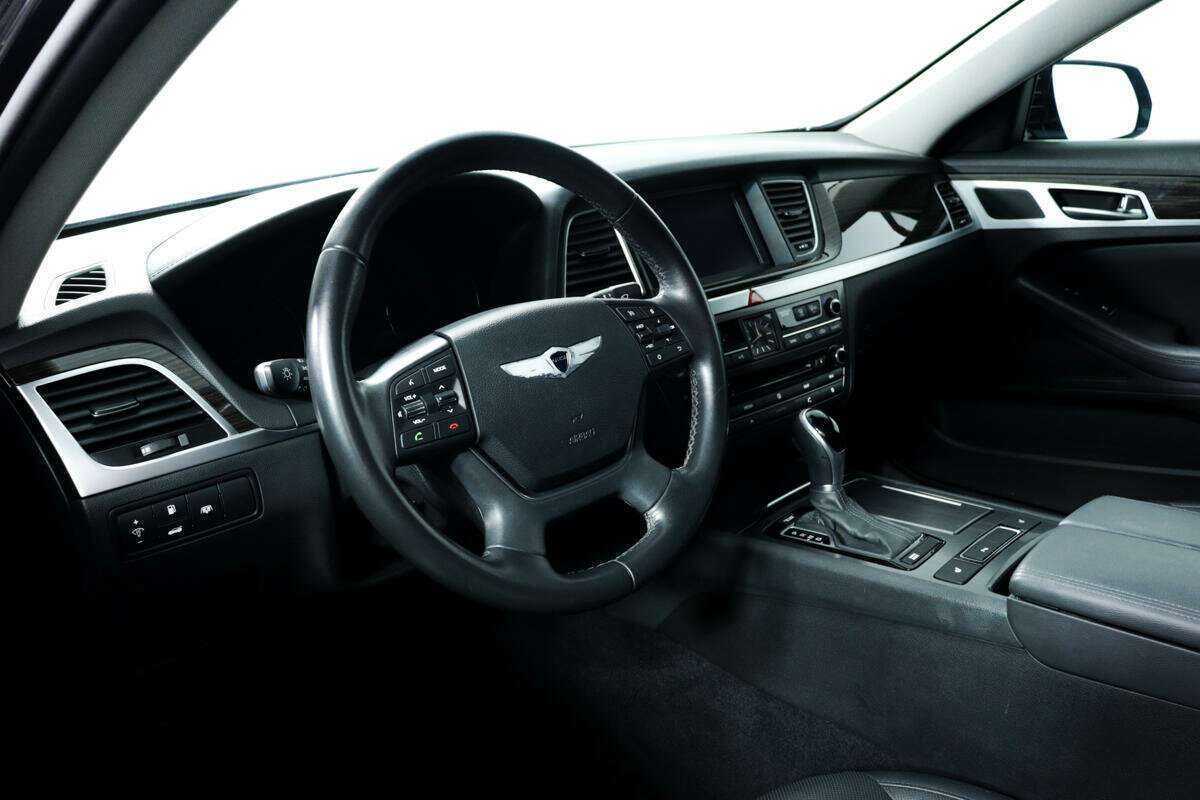 Купить Hyundai Genesis с пробегом. Фото: #12