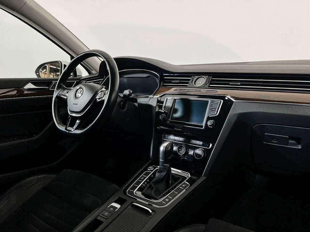 Купить Volkswagen Passat с пробегом. Фото: #8