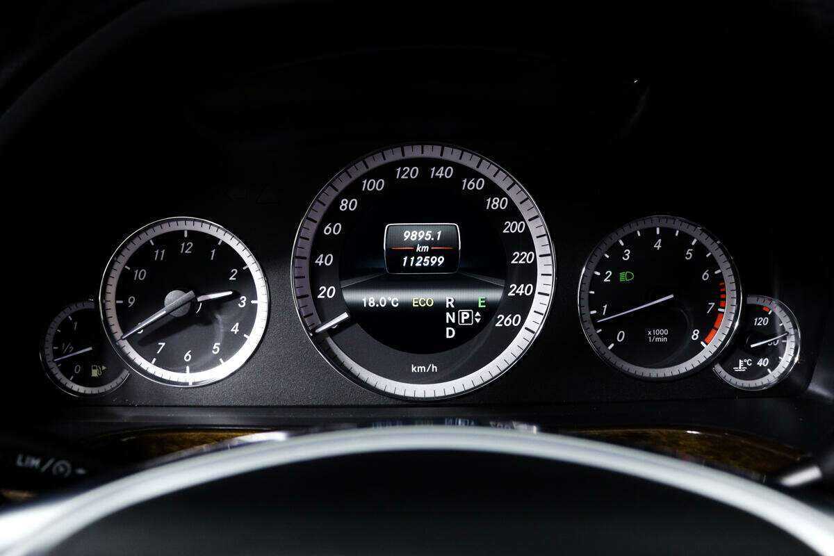 Купить Mercedes-Benz E-Класс с пробегом. Фото: #9