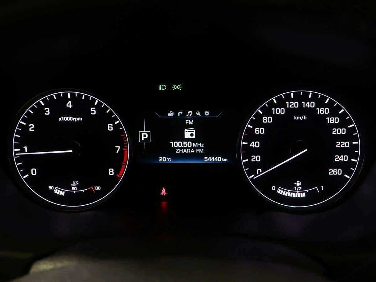 Купить Hyundai Genesis с пробегом. Фото: #9