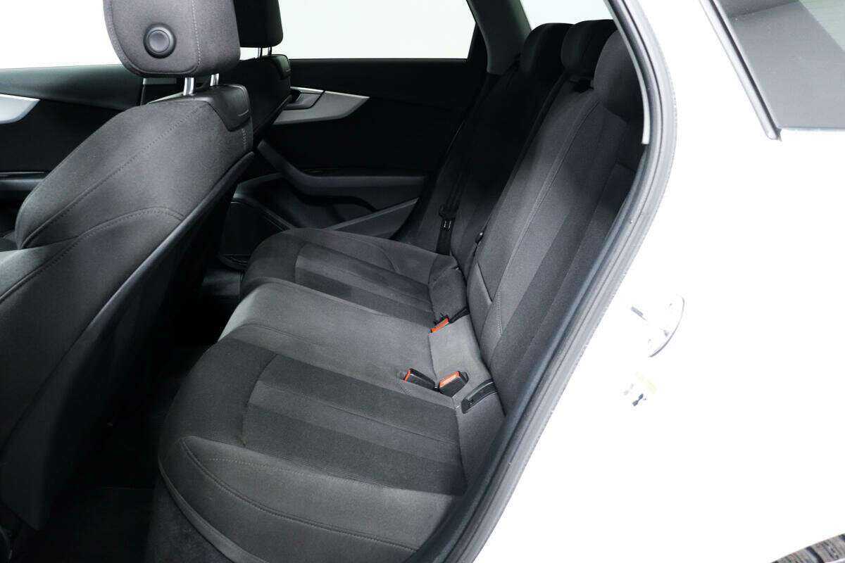 Купить Audi A4 с пробегом. Фото: #11